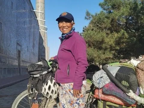 Bị chồng phản bội ở tuổi 52, người phụ nữ đạp xe qua 20 quốc gia tìm lại mình