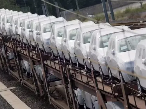 Căng thẳng Trung Đông khiến 4.000 container hàng hóa của quốc gia này 'đắp chiếu' tại cảng