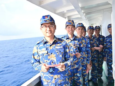 15 ngày đưa lá phiếu ra nhà giàn DK1