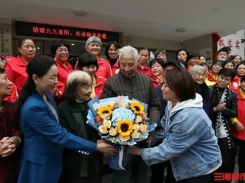 30 năm sống tằn tiện, cụ ông 95 tuổi mang 600 triệu đồng giúp người khó khăn