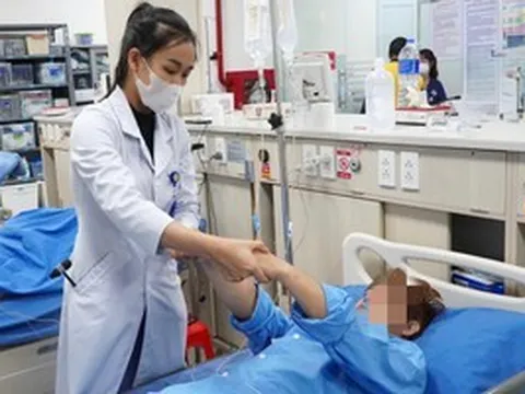 Nam thanh niên co giật sau khi hít bóng cười