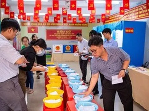 Bình Phú rực sắc cờ đỏ trước ngày hội bầu cử 15-3