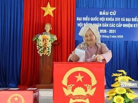 Bí thư Tỉnh ủy, Chủ tịch UBND tỉnh cùng hơn 2 triệu cử tri Tây Ninh thực hiện quyền công dân