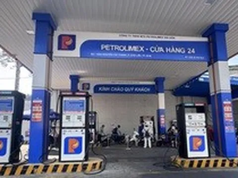 Vì sao các nước xả kho, giá dầu thế giới vẫn tăng cao?