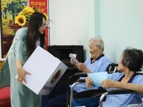 Thùng phiếu lưu động giúp người yếu thế thực hiện quyền bầu cử