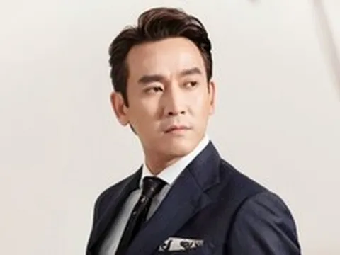 "Ông chú" nổi tiếng showbiz lên tiếng về hình ảnh nhập viện cấp cứu