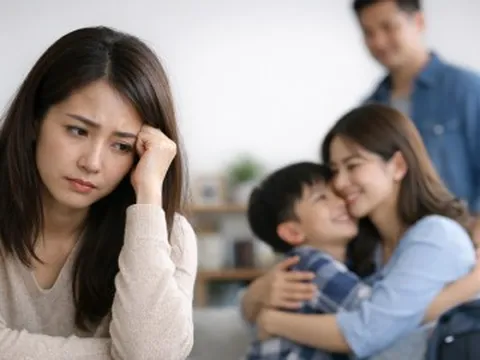 Chồng cũ lấy vợ mới, con trai nói thương mẹ kế hơn tôi