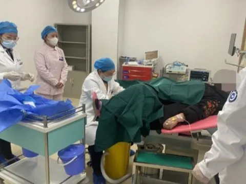 Thực hư chuyện nữ sinh 16 tuổi mang thai sau khi đi bơi tại bể bơi công cộng