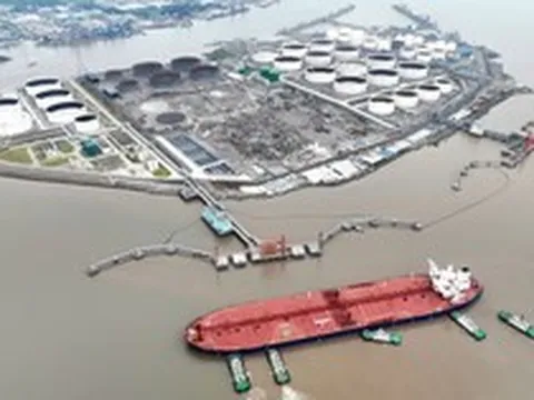 Tăng tích trữ dầu thô rồi "găm' lại không dùng - nước cờ khó đoán của Trung Quốc