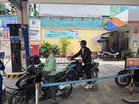 Grab tăng thưởng, tài xế than chưa đủ bù chi phí