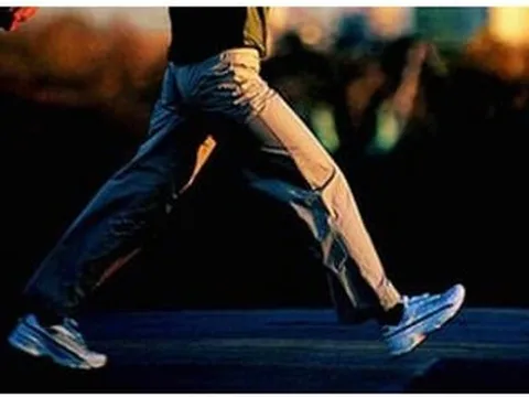 Lợi ích của việc đi bộ sau bữa ăn tối