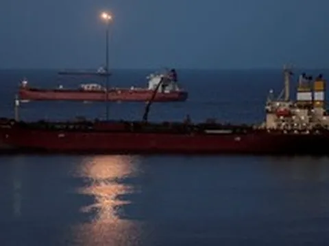 Phát hiện một loạt tàu sử dụng tín hiệu nhận dạng giả, âm thầm đi qua qua eo biển Hormuz: Hơn 12 triệu thùng dầu di chuyển thành công