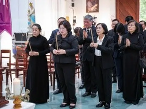 Lãnh đạo TPHCM viếng Đức Hồng y Gioan Baotixita Phạm Minh Mẫn