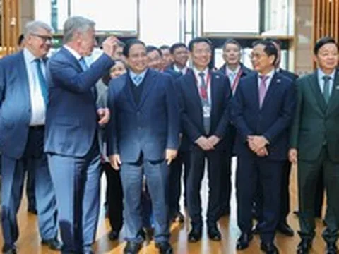 Thăm Tập đoàn khí đốt hàng đầu Nga, Thủ tướng hoan nghênh xây kho cảng LNG, nhà máy điện khí ở Việt Nam