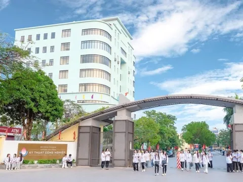 Sinh viên tố bị ép thực tập từ 7h50 tới 19h50: Nhà trường nói gì?