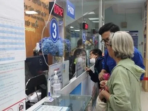 Áp dụng BHYT điện tử, chấm dứt đòi thẻ giấy