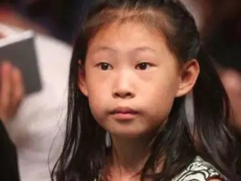 Bị chê ngoại hình, bé gái Bố ơi! Mình đi đâu thế? nói "vì giống bố", khi trưởng thành chuẩn Hoa hậu tương lai