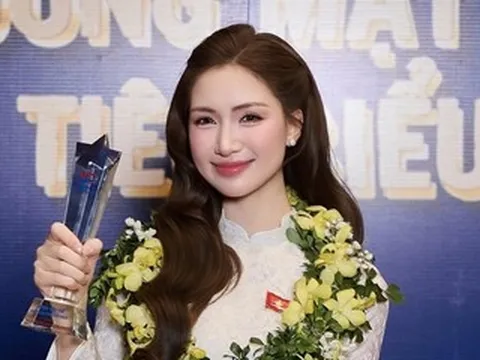 Hòa Minzy - Mỹ Tâm khoe tin vui tới tấp, Khánh Thi 'tố' công khai chồng Phan Hiển