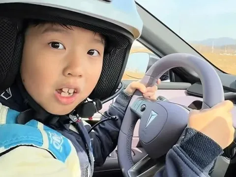 Tay đua xe rally chuyên nghiệp trẻ nhất Trung Quốc mới 7 tuổi