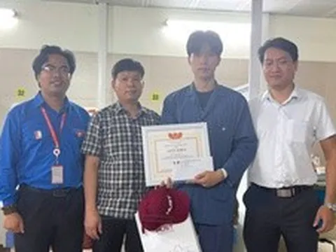 Khen thưởng nam sinh viên Bách khoa cứu 7 người trong vụ cháy tại Hà Nội