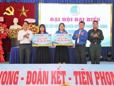 Đoàn Báo Người Lao Động trao 2 tivi hỗ trợ học tập tại Đà Nẵng