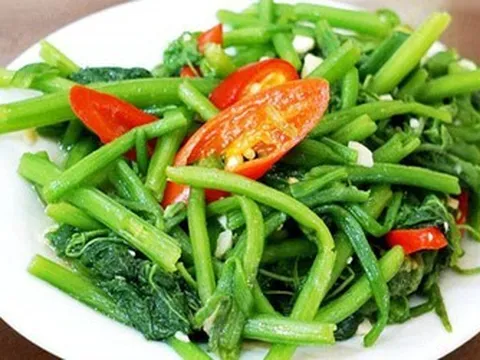 Loại rau xào tỏi vạn người mê, "nhẹ bụng mà nhiều giá trị"