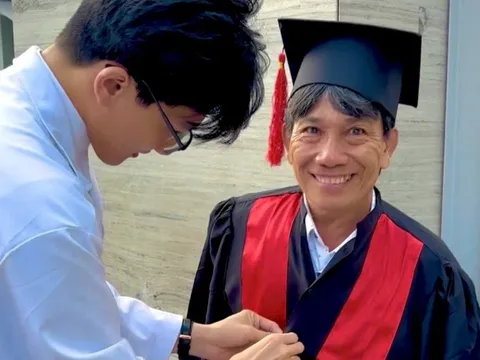 Người cha bại liệt chạy xe ôm 30 năm nuôi 4 con thành bác sĩ, kỹ sư