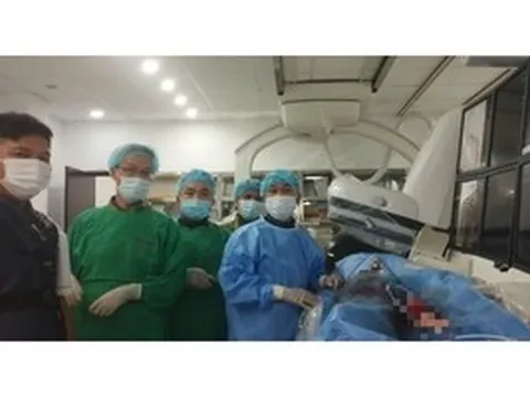 4 giờ cân não lấy dị vật trôi vào tim người đàn ông 35 tuổi