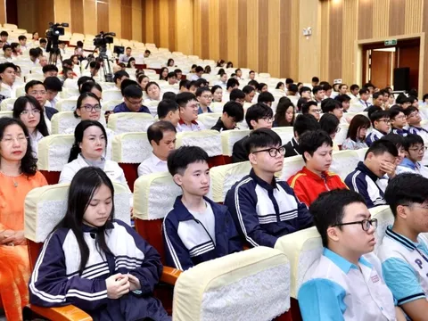 Việt Nam chốt 37 học sinh vào đội tuyển thi Olympic khu vực, quốc tế