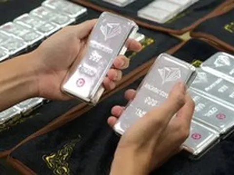 Giá bạc biến động mạnh sau tuyên bố của Tổng thống Donald Trump