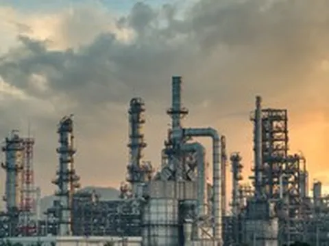 Trung Quốc yêu cầu các nhà máy lọc dầu tư nhân 'lỗ vẫn phải duy trì sản lượng' - chuyện gì đang xảy ra?