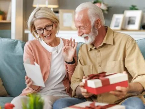 Lương hưu cao hay nhà rộng cũng không bằng 3 cách sống này khi về già