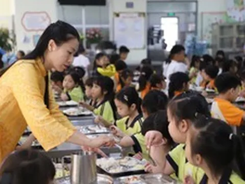 Công khai đơn vị cung cấp suất ăn cho trường học để xã hội giám sát