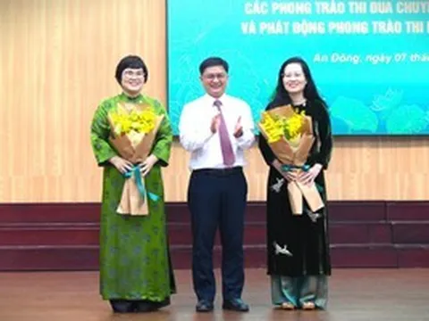 Bí thư và Phó Bí thư Đảng ủy phường An Đông nhận Huân chương lao động hạng 3