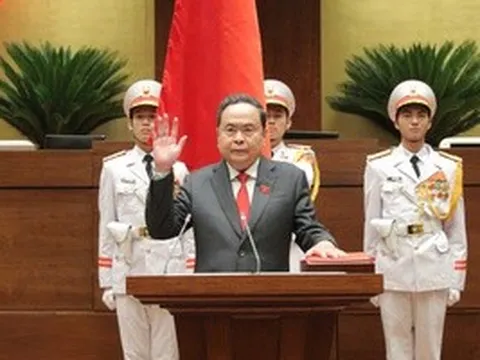 Các nhà lãnh đạo chúc mừng Chủ tịch Quốc hội Trần Thanh Mẫn