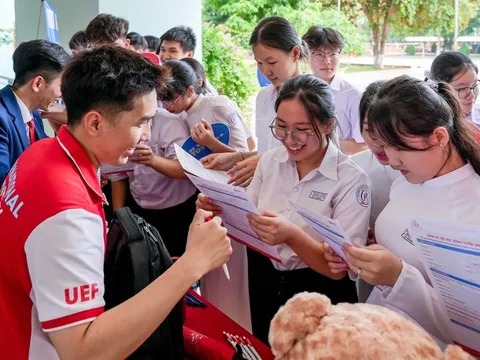 Nhiều trường THPT và đại học 'tăng tốc' hỗ trợ học sinh lớp 12