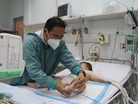 Trẻ nguy kịch vì mắc bệnh tay chân miệng không triệu chứng