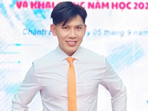 Ca sĩ 'Mưa bụi' nổi tiếng Việt Nam là thầy giáo dạy Toán suốt 40 năm