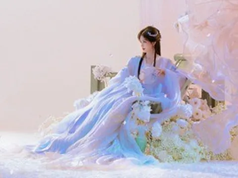 "Mỹ nhân 4.000 năm có một" khoe nhan sắc lung linh, tiên nữ