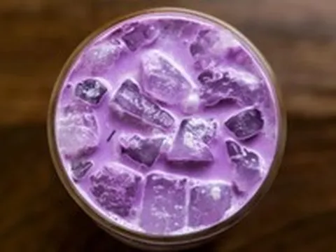 Các chuỗi đồ uống toàn cầu chạy đua thử nghiệm 'matcha mới': Màu tím, ‘ăn ảnh’ mạng xã hội và là nguyên liệu quen thuộc tại Việt Nam