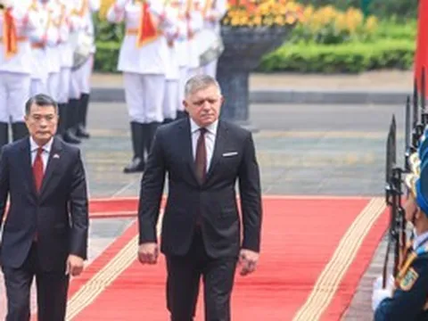 Thủ tướng Lê Minh Hưng chủ trì Lễ đón Thủ tướng Slovakia thăm Việt Nam