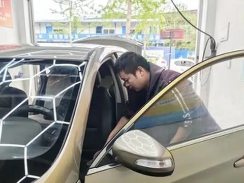 Thoát chết nhờ người lạ, người đàn ông mở tiệm rửa xe miễn phí để trả ơn