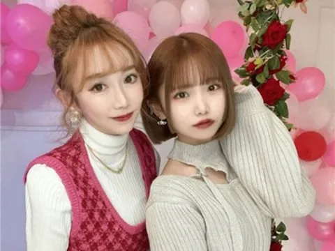 Bà mẹ U40 trẻ đẹp như nữ sinh khiến cõi mạng “trầm trồ”, đứng cạnh con gái 18 tuổi như chị em sinh đôi