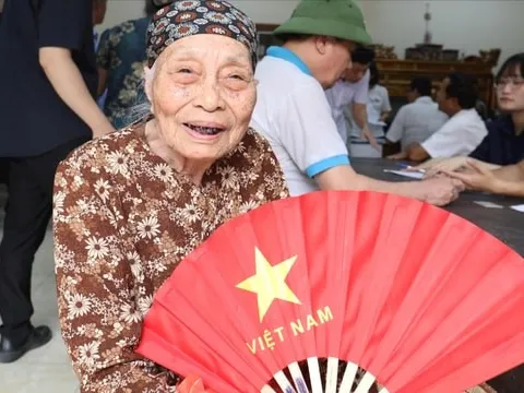 Người dân Hồng Vân phấn khởi nhận hỗ trợ giải phóng mặt bằng Dự án Olympic