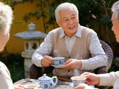 Về già tôi mới thấy, nhiều tiền đến đâu mà thiếu 4 thứ này, nghỉ hưu cũng không thể thoải mái