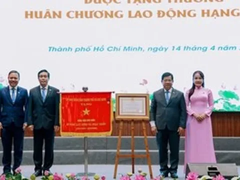 Bệnh viện Ung Bướu TPHCM long trọng đón nhận Huân chương Lao động hạng Nhất