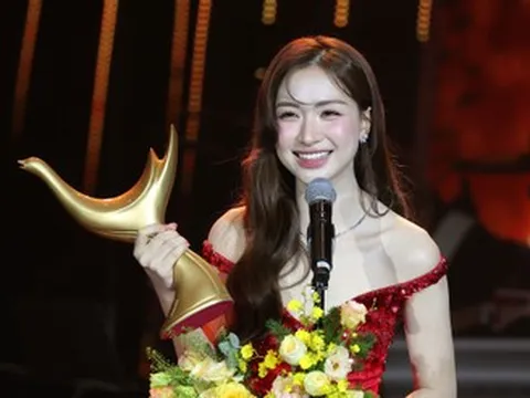 Hòa Minzy đoạt 'Ca sĩ của năm', cầu thủ Đình Bắc cũng sở hữu thêm giải thưởng