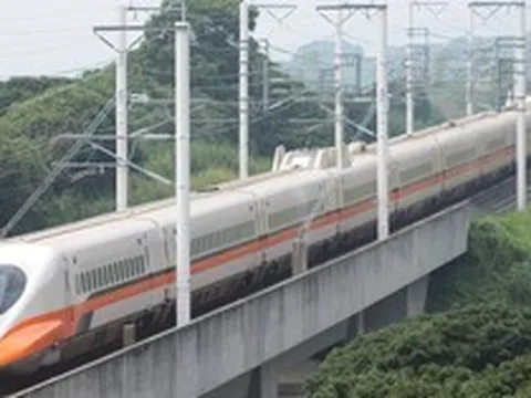 ĐƯỜNG SẮT TỐC ĐỘ CAO: PHÉP THỬ NĂNG LỰC QUỐC GIA: Khoảng cách được "vẽ lại"