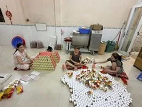 Đột kích “xưởng” thuốc giả khủng ở TP.HCM: Thu giữ 790kg viên nén, 4.000 hộp thuốc dán "mác" ngoại