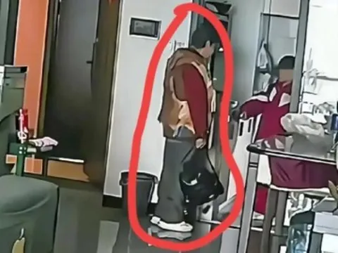 Đi học về bị kẻ lạ bám đuôi đến tận nhà, cậu bé tiểu học có pha xử lý khiến nhiều người vỗ tay khen ngợi